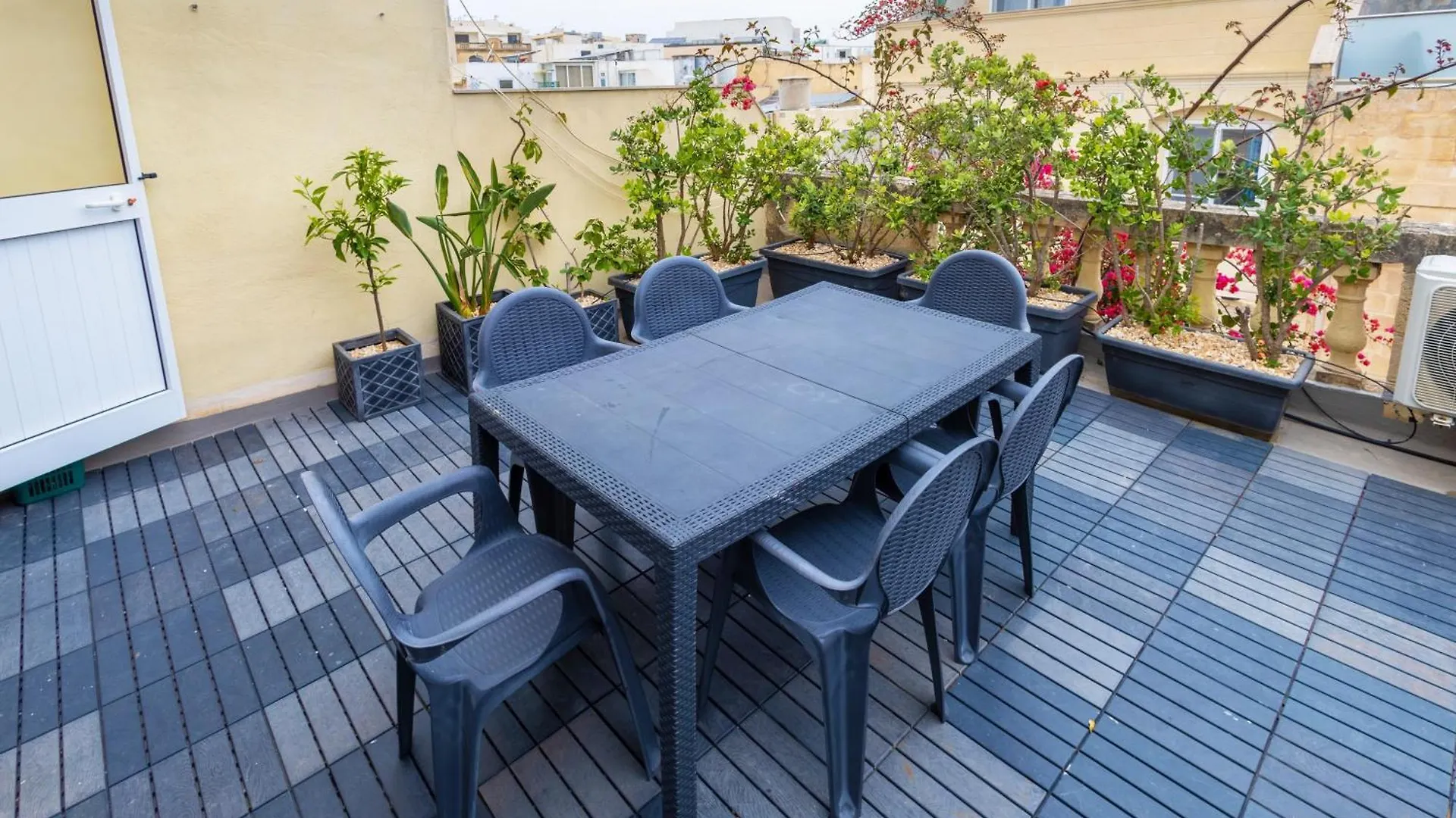 Pensionat Quiet Twin Room With Private Bathroom Sliema